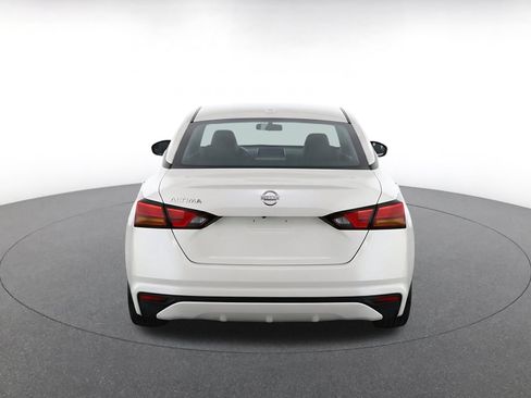 Used 2025 Nissan Altima 2.5 SV FWD image 8