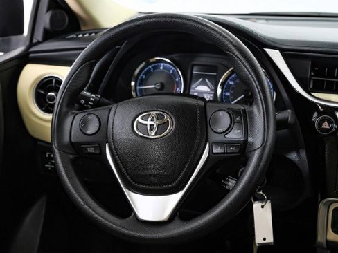 Used 2017 Toyota Corolla LE image 15