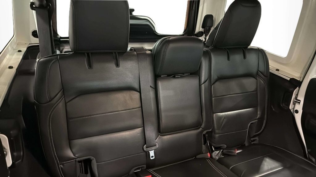 Used 2021 Jeep Wrangler Unlimited Sahara w/ Uconnect 4C Nav & Sound Group AWD/4WD image 12