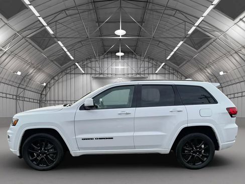 Used 2021 Jeep Grand Cherokee Laredo X image 9