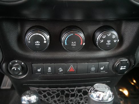 Used 2018 Jeep Wrangler Unlimited Sahara image 23