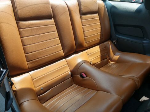 Used 2010 Ford Mustang Coupe image 23