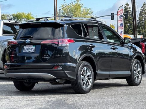 Certified 2018 Toyota RAV4 XLE AWD/4WD image 3