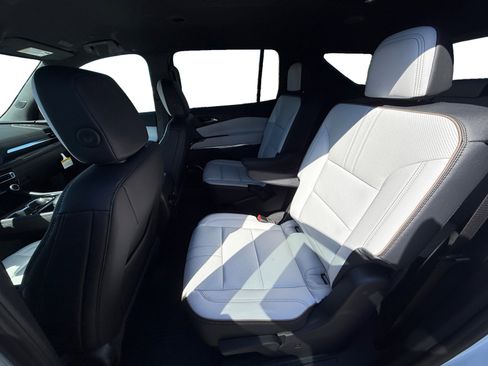 New 2026 Chevrolet Traverse High Country w/ LPO, Floor Liner Package AWD/4WD image 16