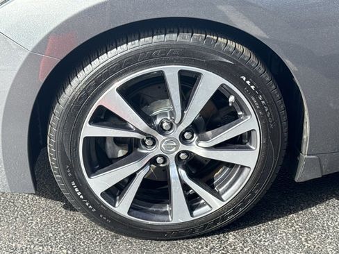 Used 2017 Nissan Maxima Platinum image 15