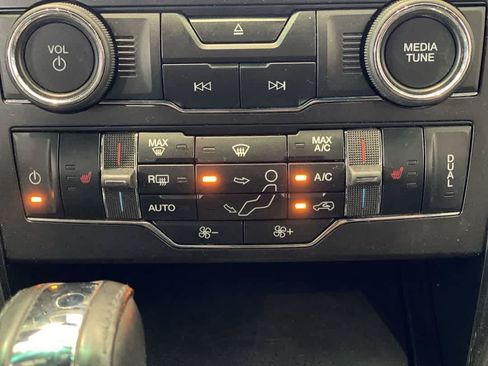 Used 2017 Ford Explorer XLT w/ Equipment Group 202A AWD/4WD image 21