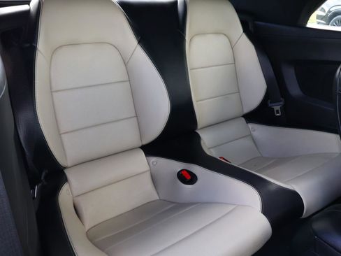 Used 2015 Ford Mustang Premium image 18
