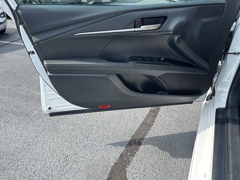Used 2025 Toyota Camry SE image 9