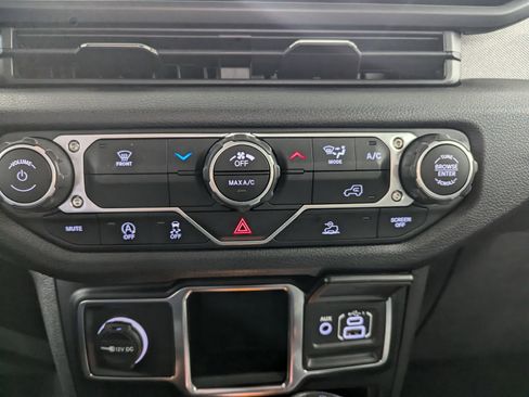 Used 2024 Jeep Gladiator Sport image 17