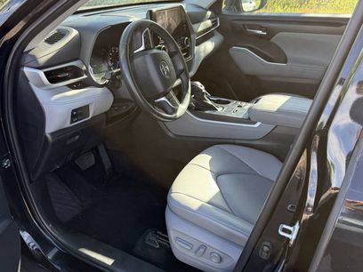Used 2023 Toyota Highlander XLE