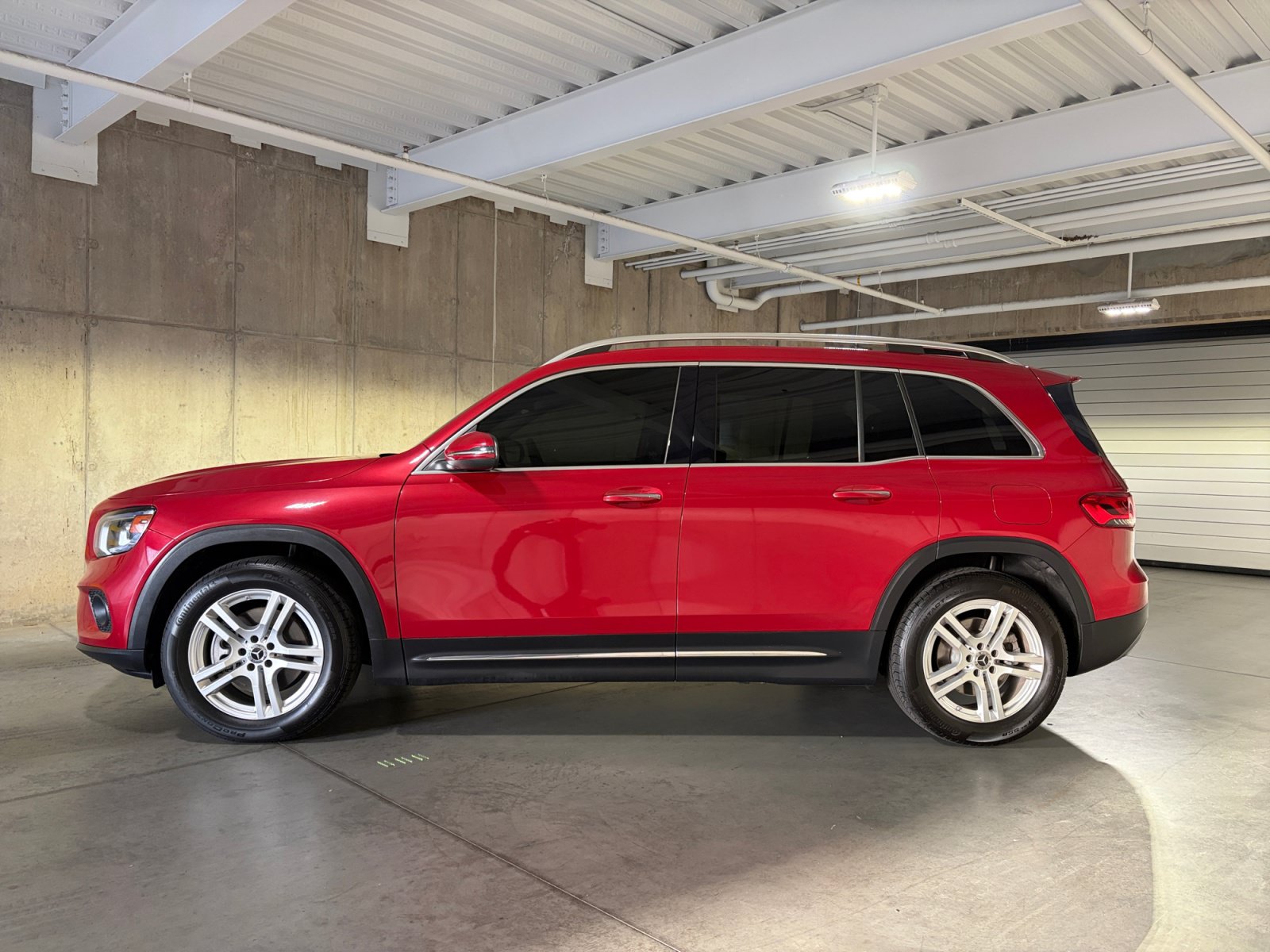 Used 2021 Mercedes-Benz GLB 250 4MATIC image 2