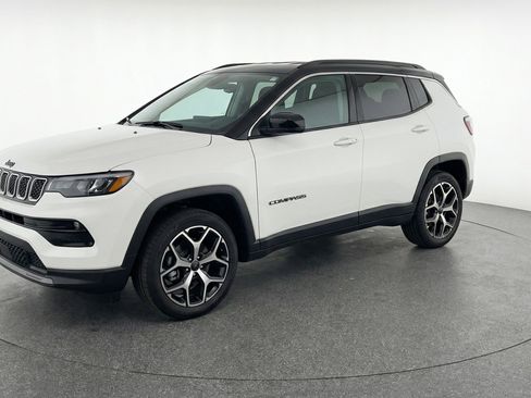 Used 2025 Jeep Compass Limited image 3