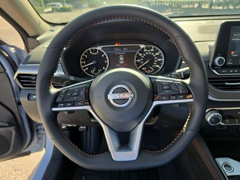 Certified 2025 Nissan Altima 2.5 SR FWD image 27