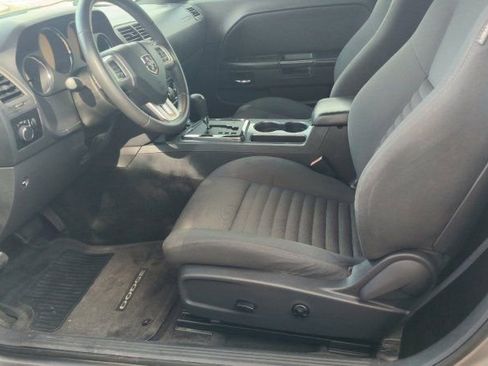 Used 2011 Dodge Challenger SE image 9