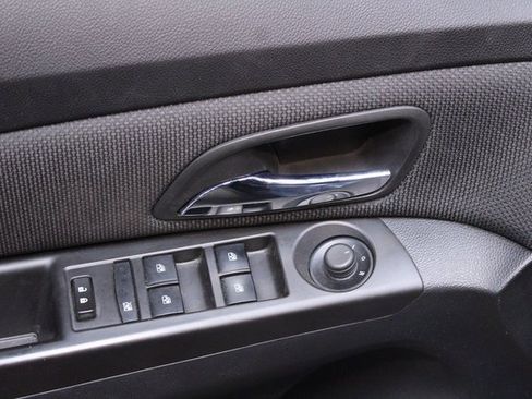 Used 2015 Chevrolet Cruze LT image 16