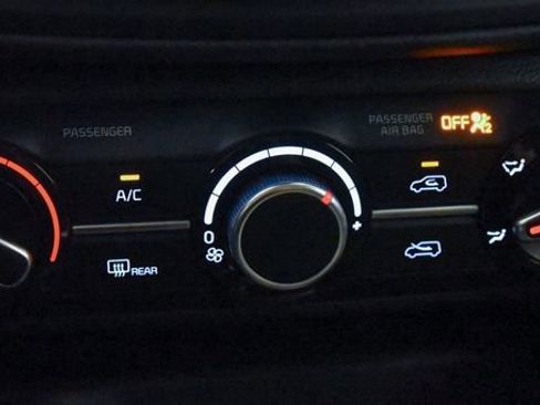 Used 2025 Kia Soul LX w/ LX Technology Package FWD image 18