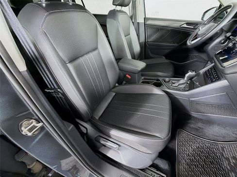 Used 2022 Volkswagen Tiguan SE AWD/4WD image 29