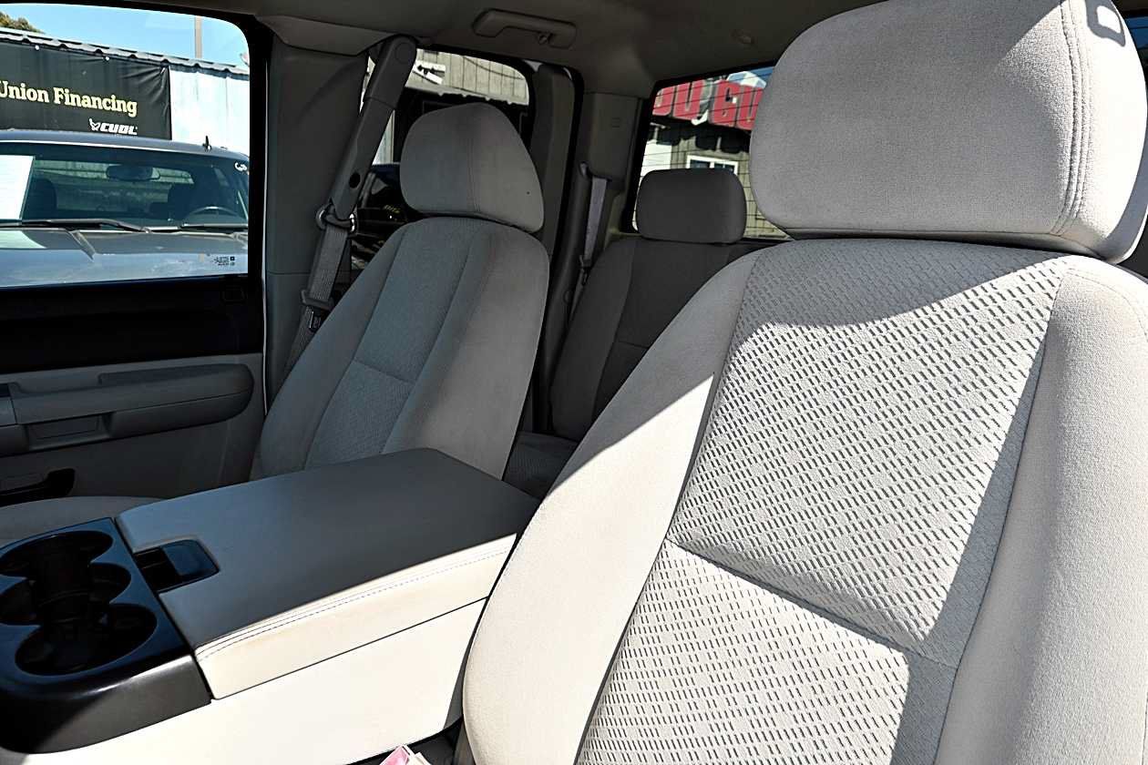 Used 2007 Chevrolet Silverado 2500 LT AWD/4WD image 13