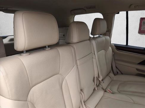 Used 2016 Lexus LX 570 4WD w/ Luxury Package image 23