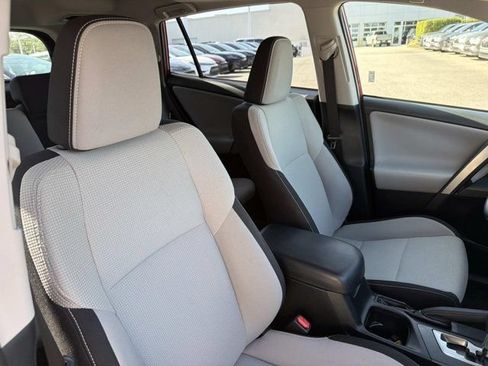 Used 2017 Toyota RAV4 XLE FWD image 16