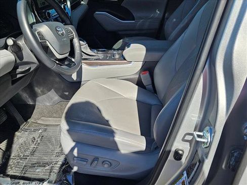 Used 2023 Toyota Highlander Platinum AWD/4WD image 15
