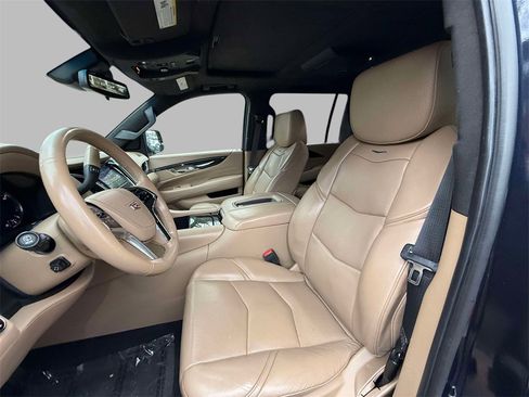 Used 2019 Cadillac Escalade ESV Platinum image 2