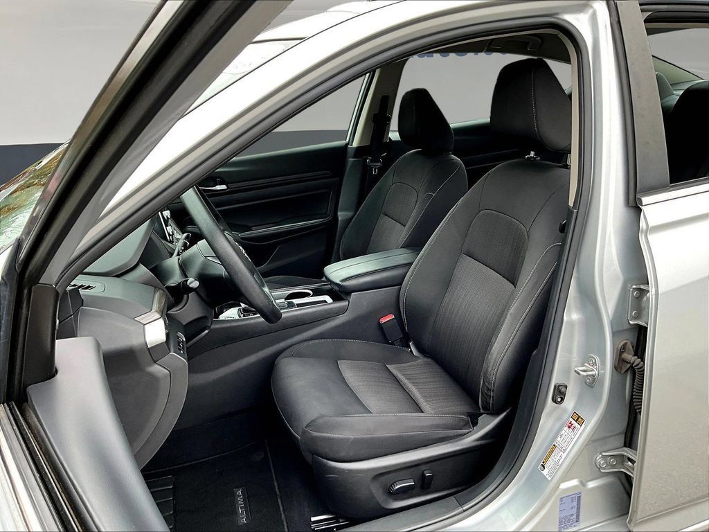 Used 2024 Nissan Altima 2.5 SV FWD image 22