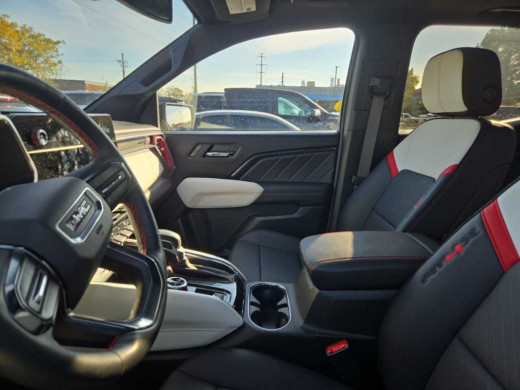 Used 2024 GMC Canyon AT4X AWD/4WD image 5