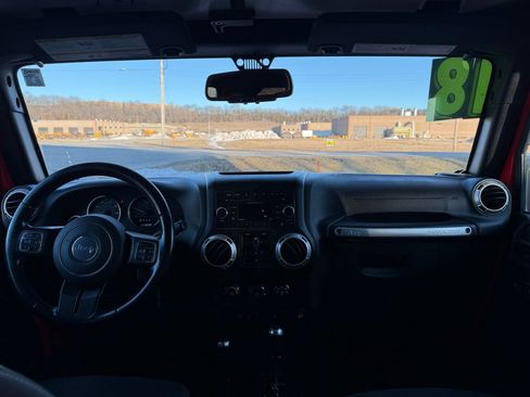 Used 2018 Jeep Wrangler Unlimited Sahara w/ Connectivity Group image 21