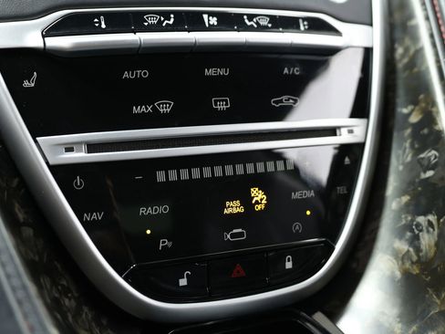 Used 2018 Aston Martin DB11 Coupe image 38