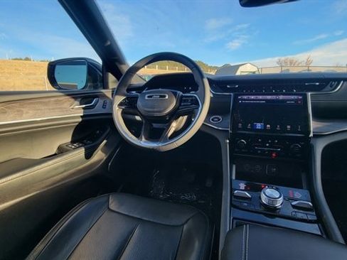 Used 2024 Jeep Grand Cherokee L Overland image 14