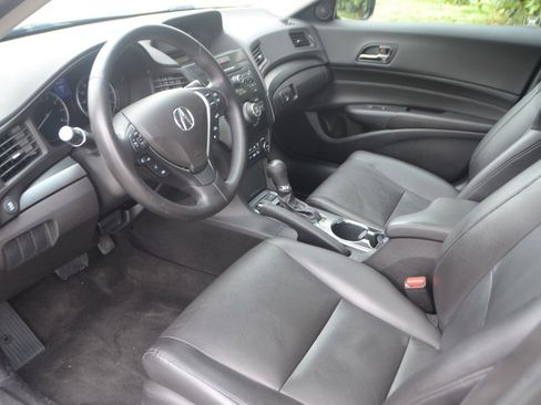 Used 2013 Acura ILX w/ Premium Package image 2