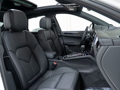 New 2026 Porsche Macan Turbo AWD/4WD image 26