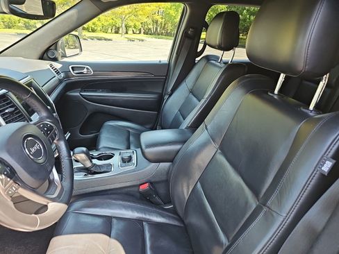 Used 2018 Jeep Grand Cherokee Limited AWD/4WD image 12