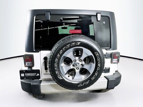 Used 2018 Jeep Wrangler Unlimited Sahara w/ Connectivity Group image 6