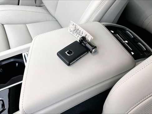 New 2026 Volvo XC60 B5 Ultra w/ Protection Package Premier image 31