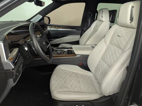 Used 2025 Cadillac Escalade Sport Platinum w/ LPO, Floor Liner Package AWD/4WD image 10