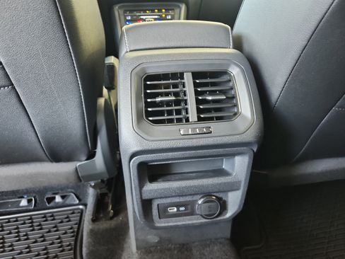 Used 2023 Volkswagen Tiguan SE FWD image 18