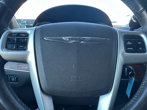 Used 2016 Chrysler Town & Country Touring image 18