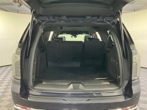 Used 2025 Chevrolet Suburban Premier AWD/4WD image 35
