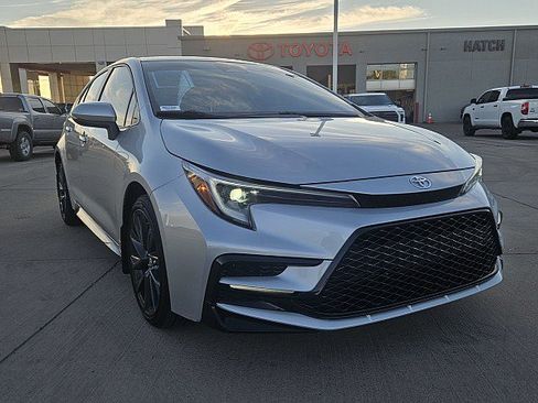 Used 2026 Toyota Corolla SE w/ SE Package FWD image 5