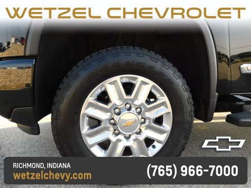Used 2025 Chevrolet Silverado 2500 High Country w/ Technology Package AWD/4WD image 14