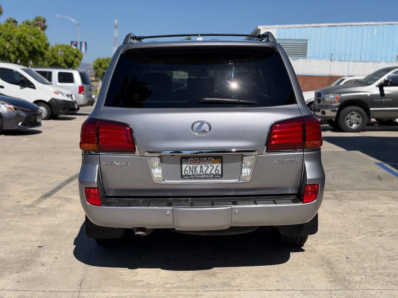 Used 2010 Lexus LX 570 4WD w/ Preferred Accessory Package image 9