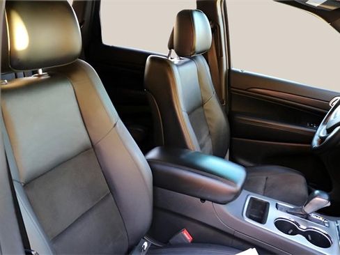 Used 2020 Jeep Grand Cherokee Altitude image 17