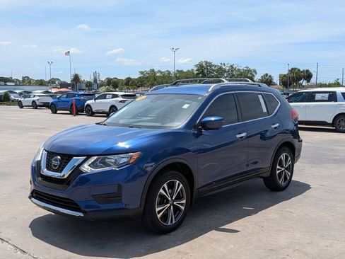 Used 2020 Nissan Rogue SV w/ Premium Package FWD image 4