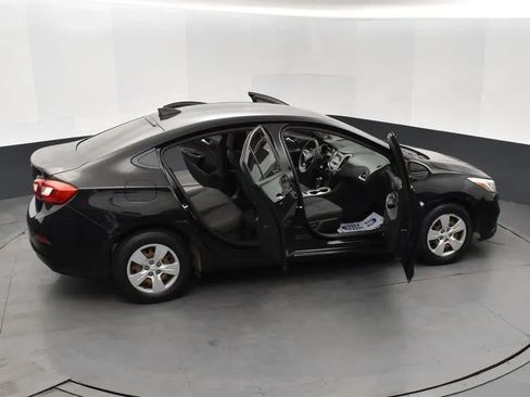 Used 2018 Chevrolet Cruze LS FWD image 6