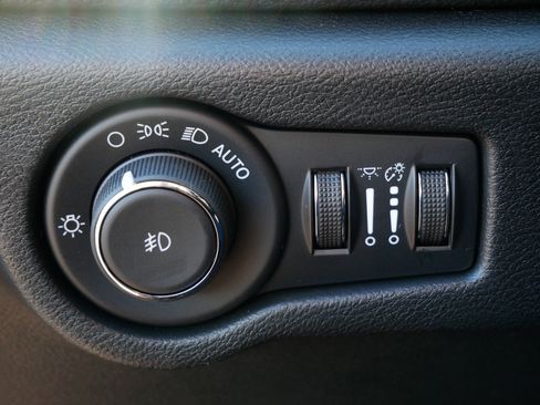 New 2026 Chrysler Pacifica Select image 14