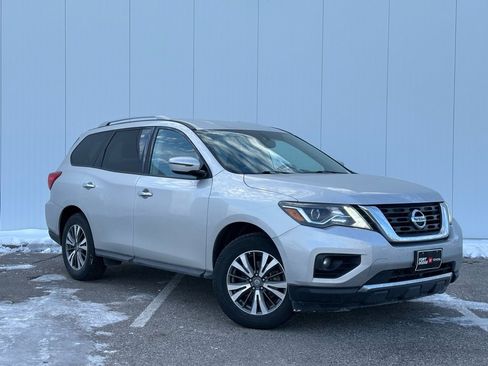 Used 2020 Nissan Pathfinder SV image 6