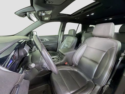 Used 2022 Chevrolet Traverse LT w/ LT Premium Package AWD/4WD image 13