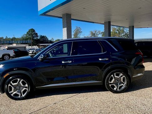 Used 2023 Hyundai Palisade Limited w/ Winter Package image 4